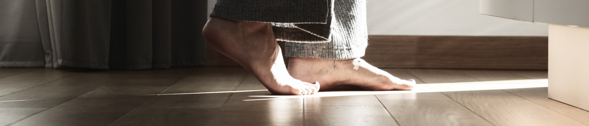 イメージ：床と足元